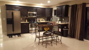 Beautiful 3 bed/2 Bath Cozy Get Away Home, Las Vegas